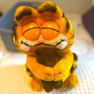 Vintage Garfield and Pooky stuffed animal. Approx 12 in tall